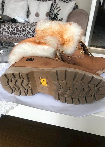 Kahverengi CAT orjinal marka Süet Tüylü Kadın Botu - Görsel 4