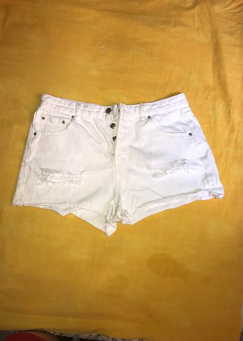 Düğmeli Beyaz Mini Kot Şort