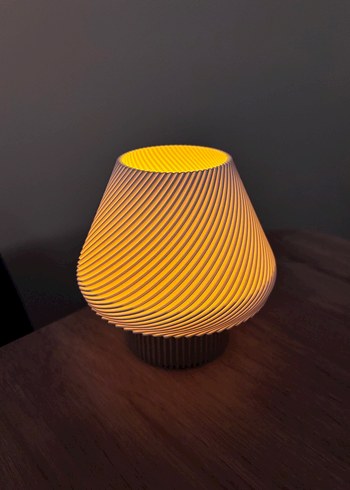 Spiral Desenli Mini Masa Lambası - Görsel 6