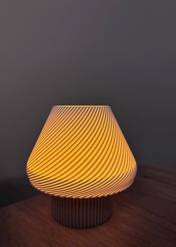 Spiral Desenli Mini Masa Lambası - Görsel 3