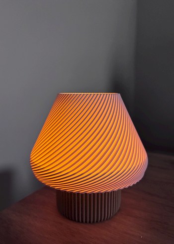 Spiral Desenli Mini Masa Lambası - Görsel 5