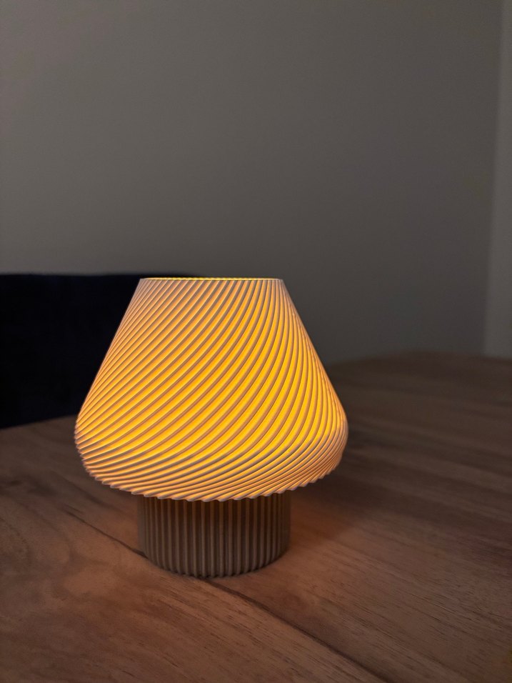 Spiral Desenli Mini Masa Lambası - Görsel 4