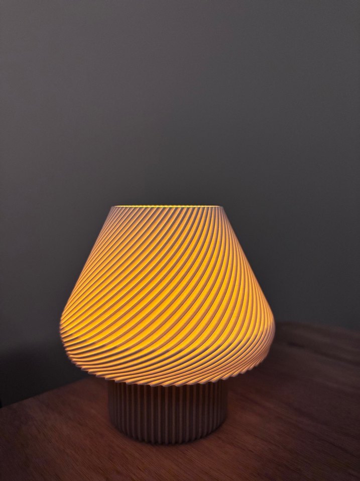 Spiral Desenli Mini Masa Lambası - Görsel 3