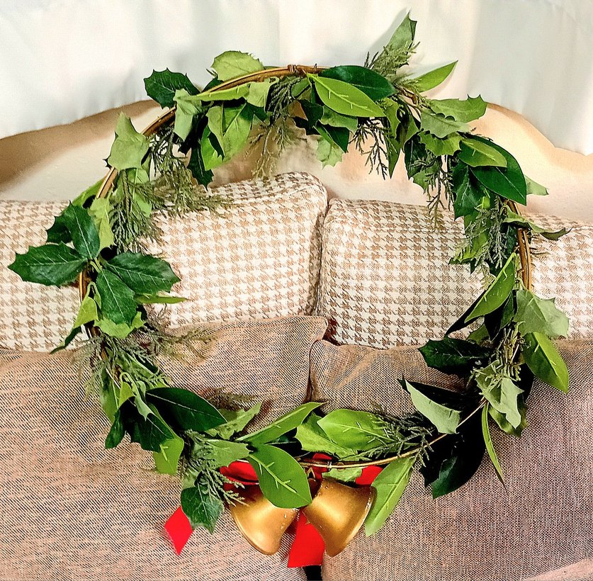 Parlak Altın Noel Çelengi - Görsel 2