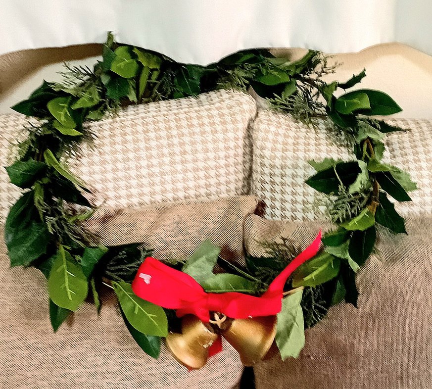 Parlak Altın Noel Çelengi - Görsel 3