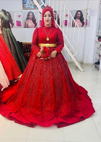 Uzun Kollu Kırmızı Drape İşlemeli Gelinlik