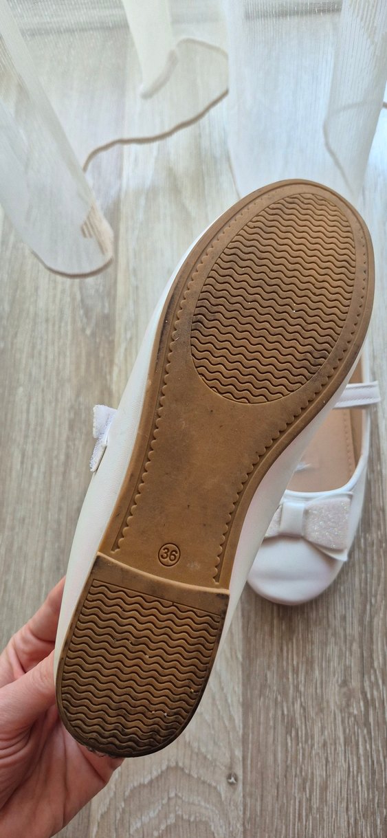 Kızlar için beyaz tokalı bale babeti - Görsel 4