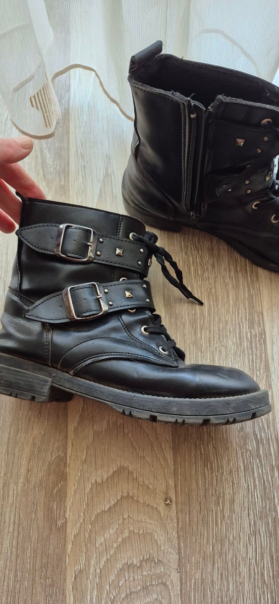 Tokalı Siyah Deri Blok Topuklu Kız Bot - Görsel 2