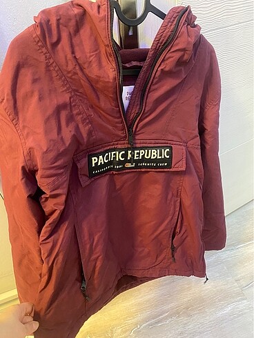 Pull and Bear Pull & Bear kanguru mont