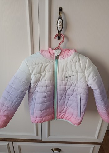 Nike marka Mont