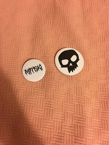 mitski ve kuru kafa rozet