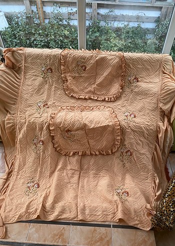American Vintage Nakışlı Bej Pastel Yatak Örtüsü