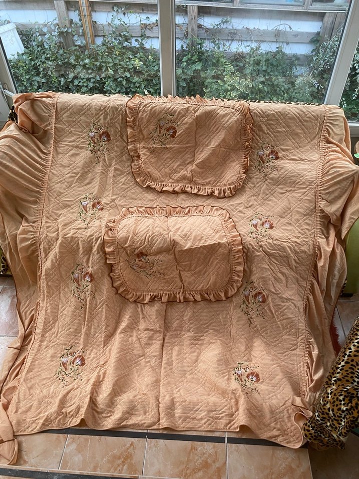 Nakışlı Bej Pastel Yatak Örtüsü - Görsel 2