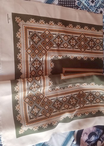 Beden Kına ve krem renginde bayan eşarbı