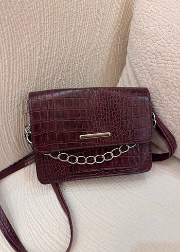 Bordo Zincir Detaylı Yılan Derisi Desenli Deri Çanta