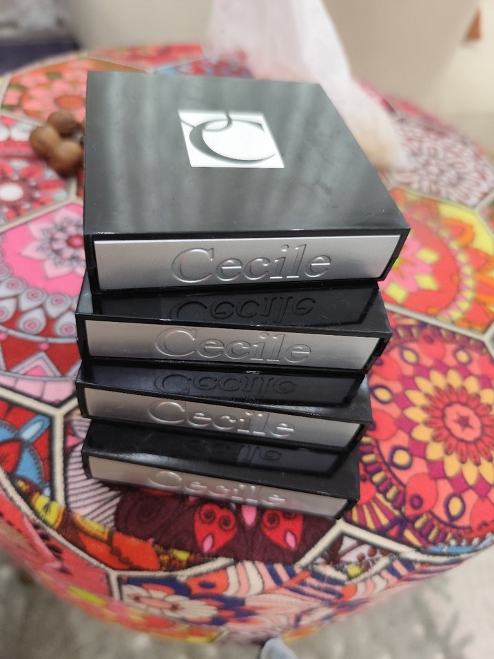 Cecile Siyah Makyaj pudrası - Görsel 2
