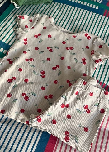 Kız Bebek Kiraz Desenli Piliseli Takım - Görsel 4