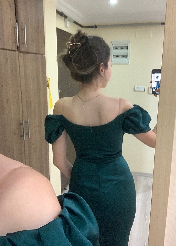 Yeşil saten gece elbisesi - Görsel 2