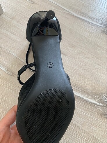 İnce topuklu siyah ayakkabı - Görsel 5