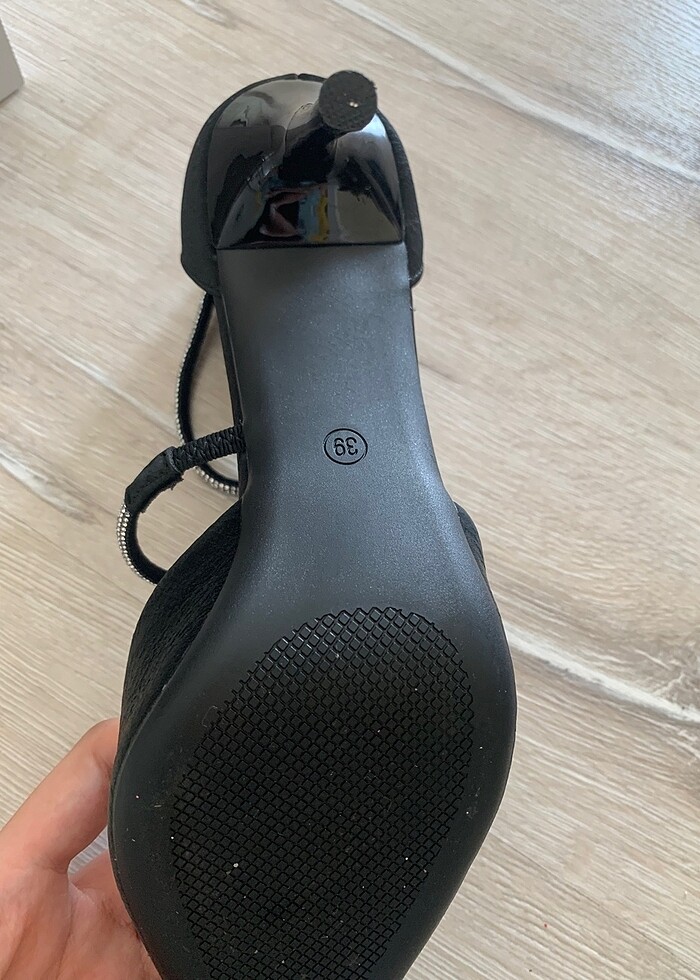 İnce topuklu siyah ayakkabı - Görsel 5