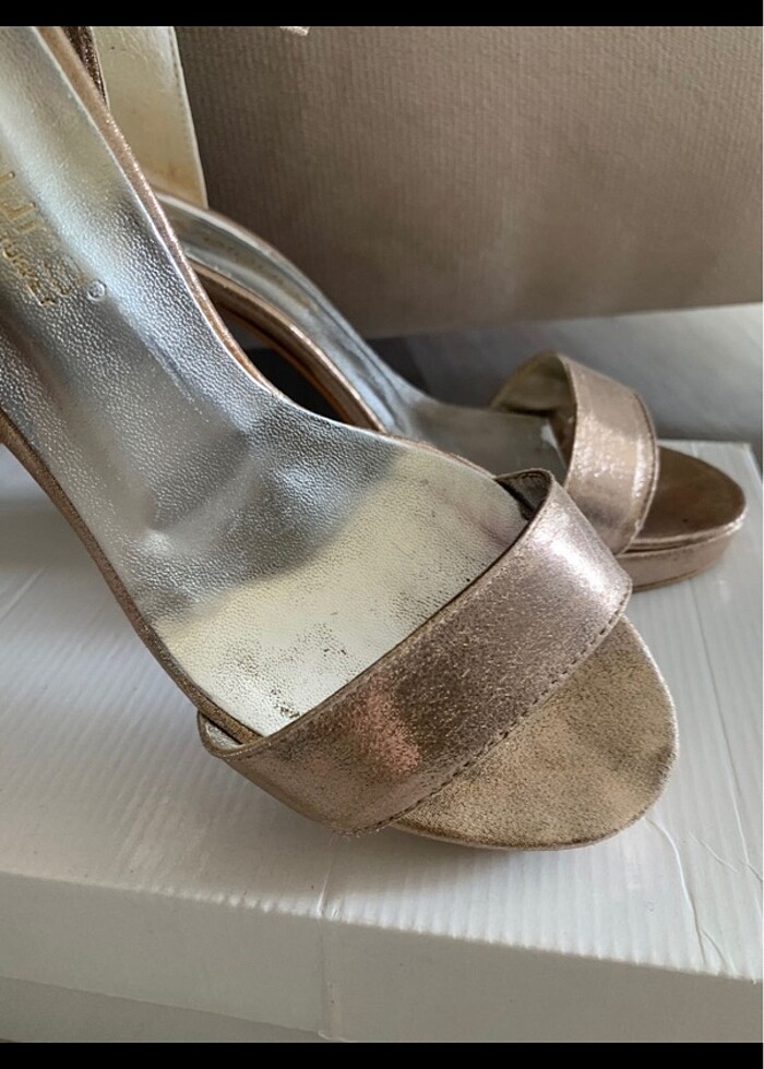 Gold kalın topuk ayakkabı - Görsel 3