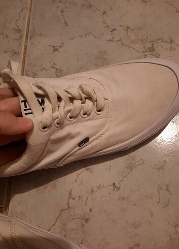 44 Beden beyaz Renk Orijinal Tommy hilfiger