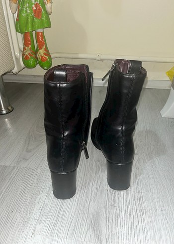 Zara siyah topuklu bot/çizme