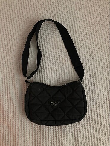 Prada çanta