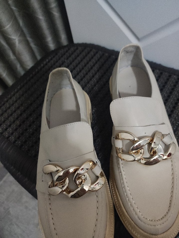 Bej Deri Zincir Detaylı Kalın Taban Kadın Loafer - Görsel 4