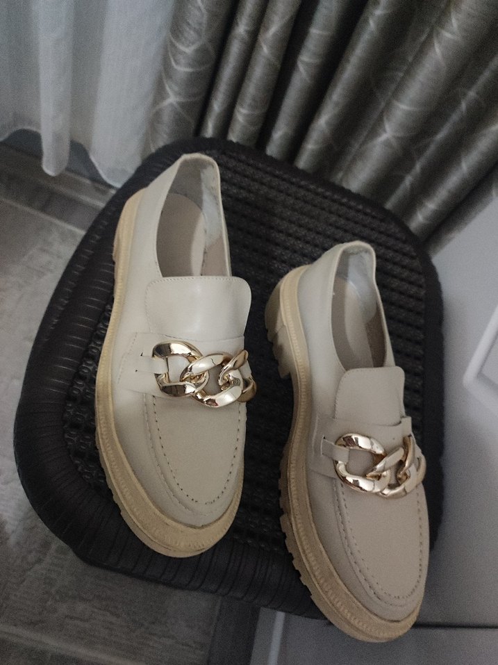 Bej Deri Zincir Detaylı Kalın Taban Kadın Loafer - Görsel 2