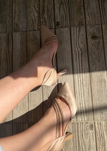 37 Beden ten rengi Renk Bej İpek Görünümlü Stiletto Topuklu Kadın Ayakkabı