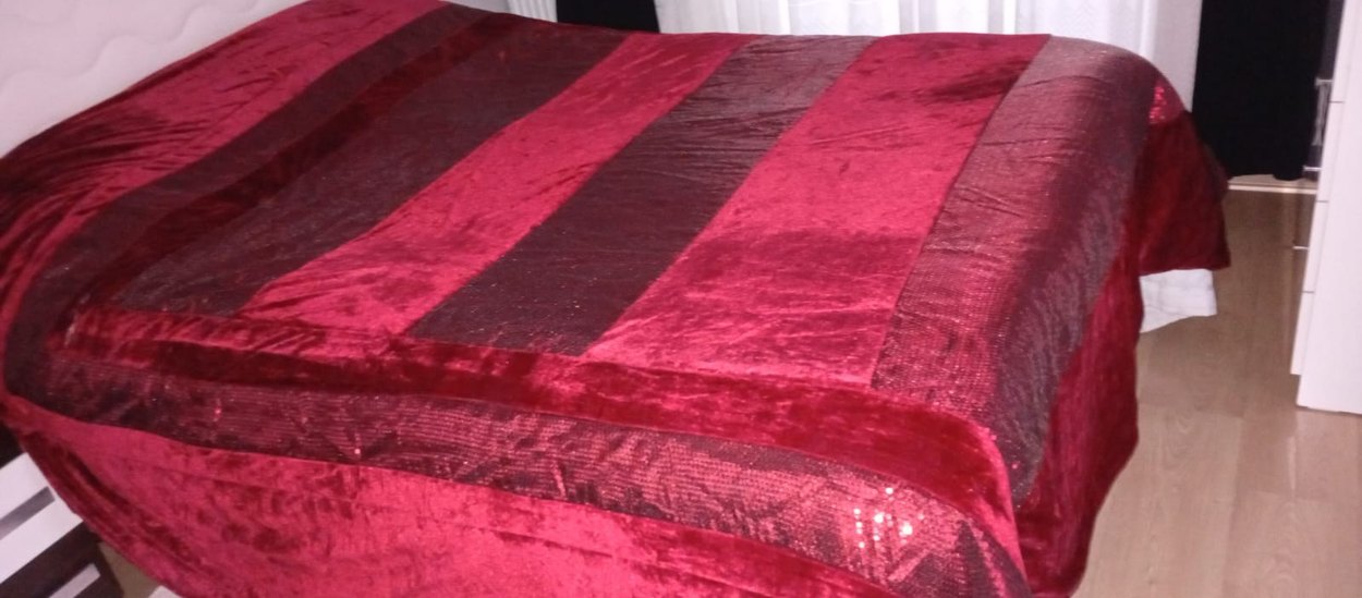 Parlak Bordo Düz Yatak Örtüsü - Görsel 2