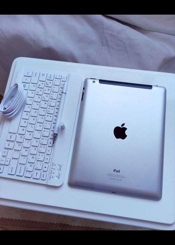Apple Beyaz Tablet ve Klavye Seti