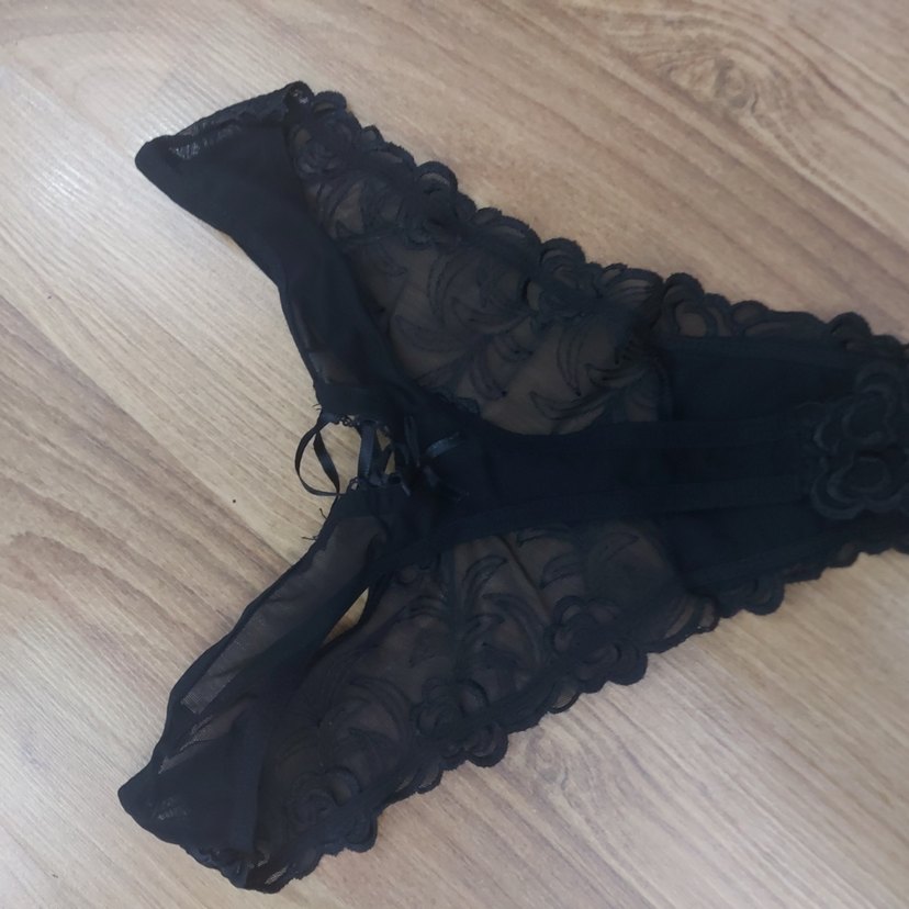 Siyah Dantel Detaylı Askılı Gecelik Takım - Görsel 4