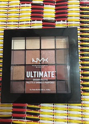 diğer Beden Nyx Ultimate Warm Neutrals palet