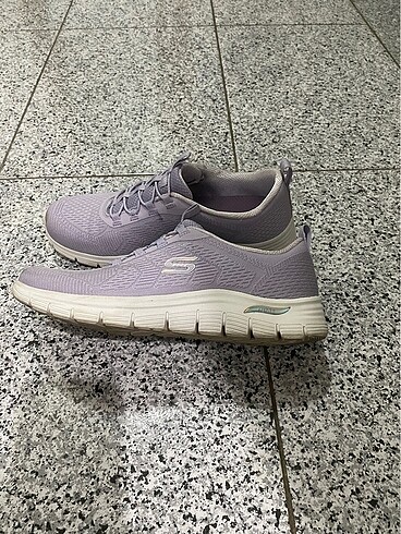39 Beden mor Renk Skechers sadece etiketi yok