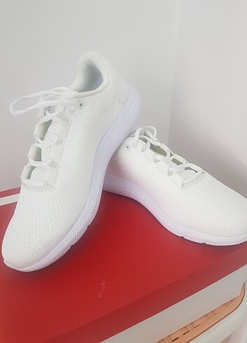 UNDER ARMOUR CHARGED PURSUİT