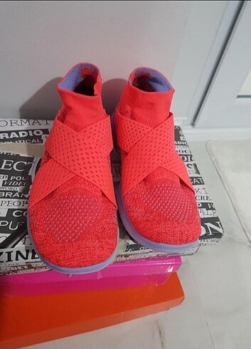 Nike kosu ayakkabisi 