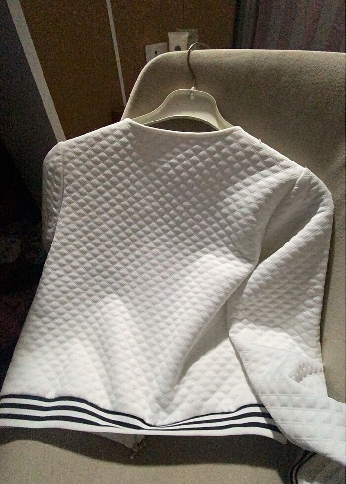 Beyaz ust - Görsel 3