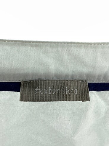 m Beden beyaz Renk Fabrika Gömlek %70 İndirimli.