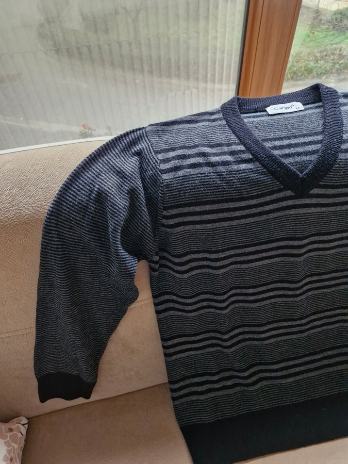 Gri V Yaka Erkek Triko Kazak - Görsel 4