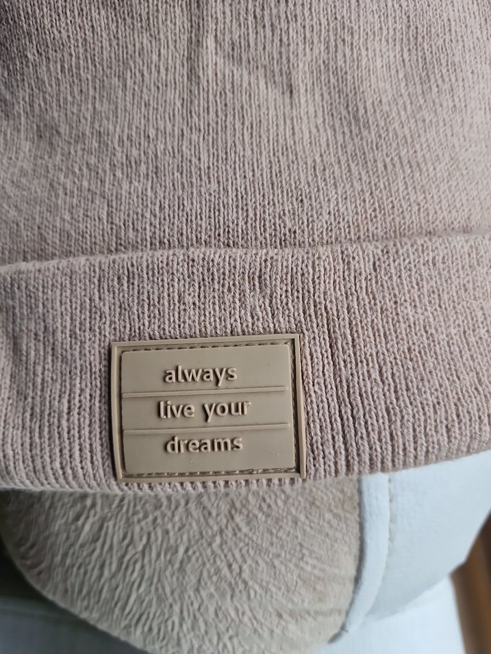 Bej Kadın veya  Örgü Bere - Görsel 2