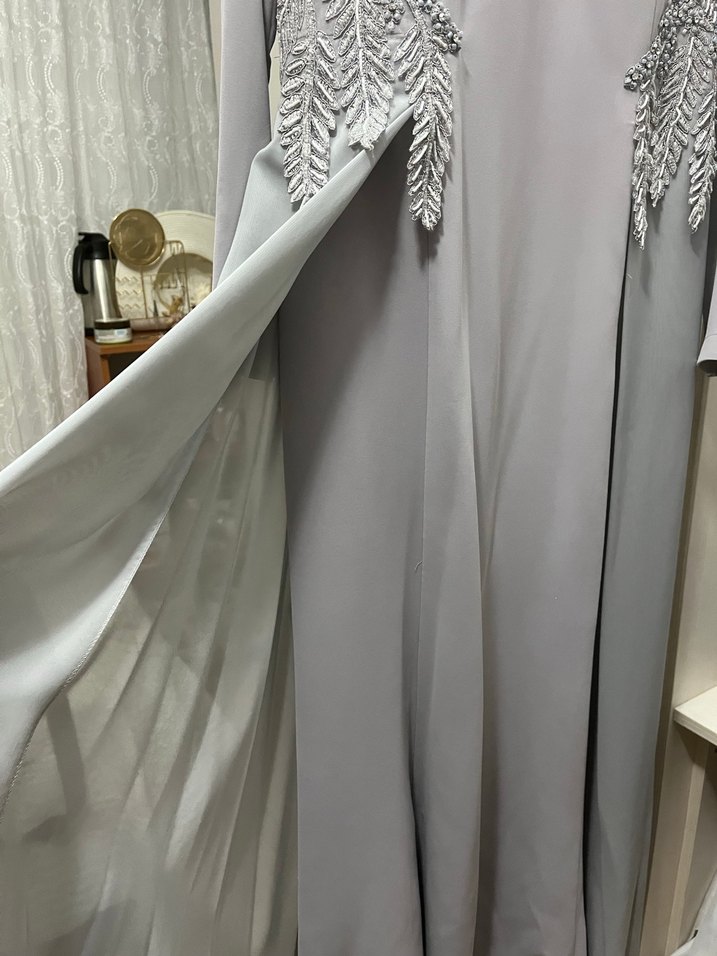 Uzun Kollu Gri Nakışlı Kadın Abiye Elbise - Görsel 3