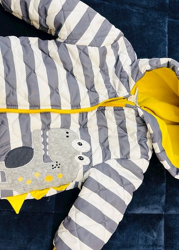 E bebek Kapüşonlu Erkek Çocuk Mont - Görsel 4