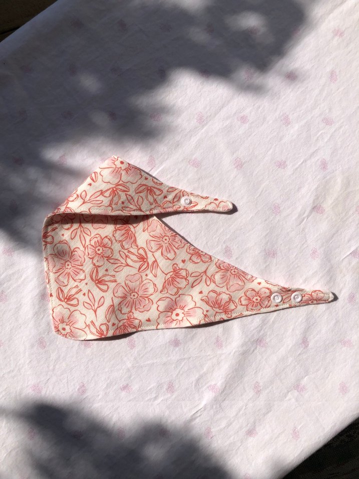 Çiçek Desenli Müslin Kumaş Pembe Bebek Önlüğü - Görsel 3