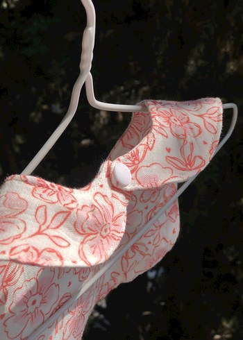 Çiçek Desenli Pembe Bebek Önlüğü - Görsel 4