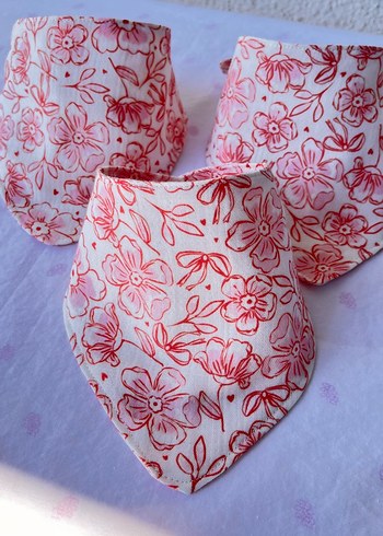 Renkli Kırmızı Çiçek Desenli Müslin Bebek Önlüğü - Görsel 2