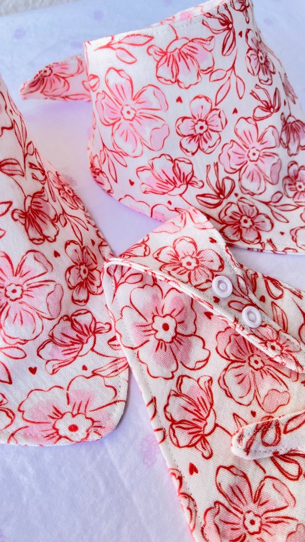 Renkli Kırmızı Çiçek Desenli Müslin Bebek Önlüğü - Görsel 3