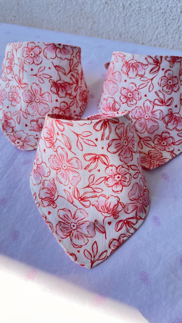 Renkli Kırmızı Çiçek Desenli Müslin Bebek Önlüğü - Görsel 2