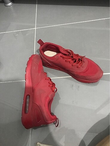 40 Beden kırmızı Renk Nike aır